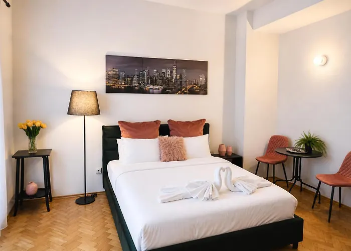 University Square Studio Bucureşti